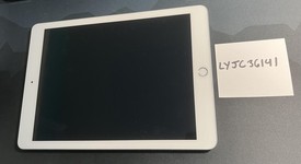 Fair
													Apple iPad 5th Gen - Wi-Fi, Silver, 32 GB, A1822, photo 3 of 8