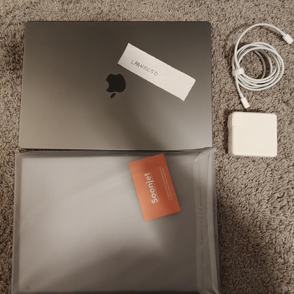MacBook Pro 2021 - 16 inch - Apple M1 Max, Gray, 1 TB, 32 GB