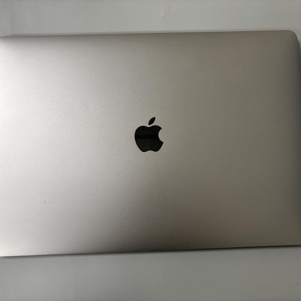 MacBook Pro 2019 - 15 inch - 256 GB, Gray, 16 GB, Intel Core i7