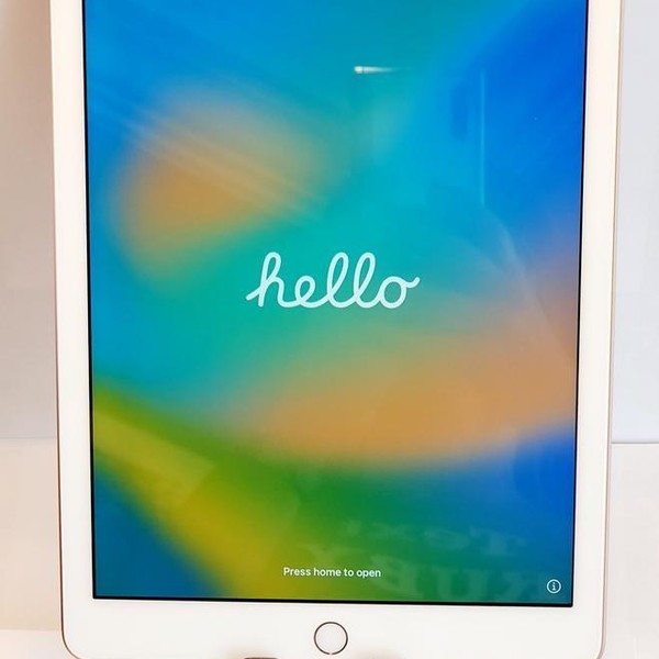 Apple iPad (5th Gen) - Wi-Fi, 128 GB, Silver, A1822