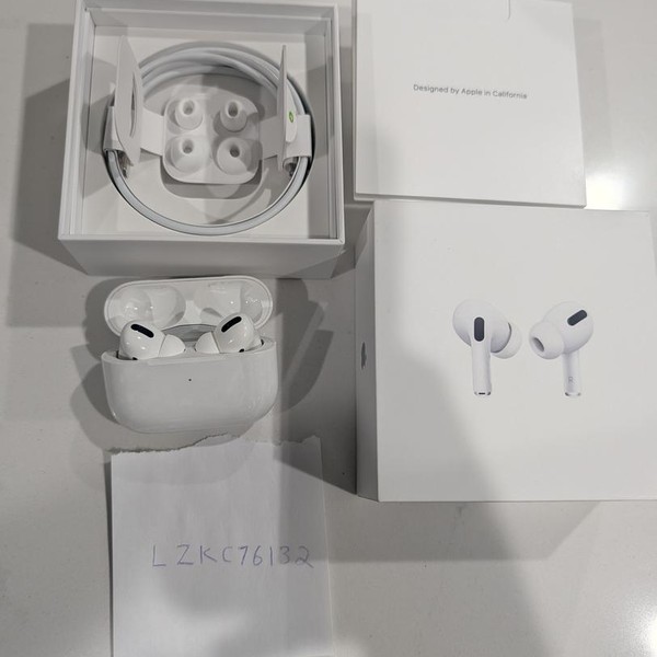 Apple AirPods Pro - MagSafe Case