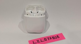 Used
													Apple AirPods 2nd Gen - Lightning Case, photo 3 of 4