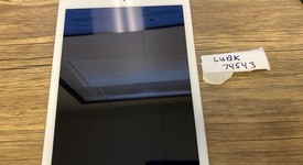 Mint
													Apple iPad 5th Gen - AT&T, Silver, 32 GB, A1823, photo 6 of 6