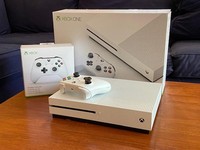 Xbox One S (2016)