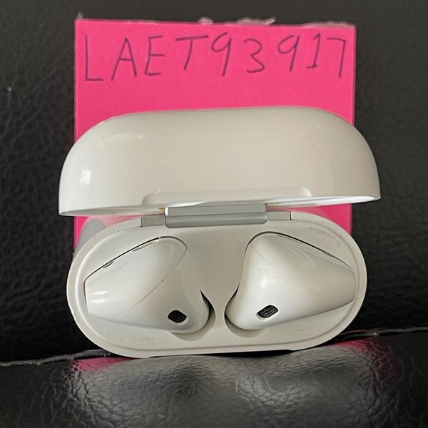 Apple AirPods (2nd Gen) - Wireless Case