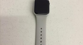 Good
													Apple Watch Series 4 40mm - Unlocked, Silver, A1975 - Cellular, Aluminum, photo 2 of 5