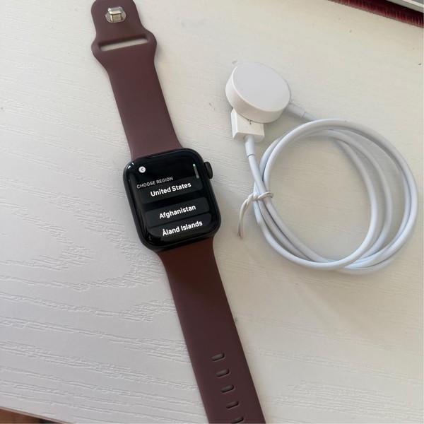 Apple Watch SE (1st Gen) 40mm - Unlocked, Gray, A2353 - Cellular, Nike