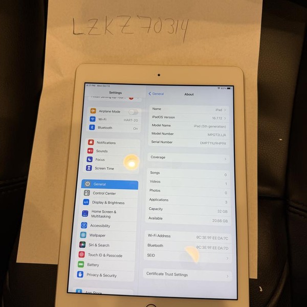 Apple iPad 5th Gen - Wi-Fi, 32 GB, Gold, A1822