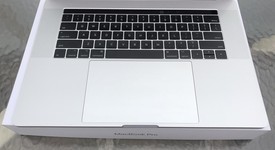 Mint
													MacBook Pro 2016 (With Touch Bar) - 15" - Silver, 256 GB, 16 GB, photo 3 of 13