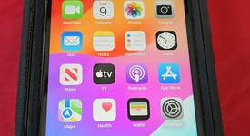 Mint
													Apple iPhone Xr - Unlocked, Black, 64 GB, A1984, photo 2 of 11