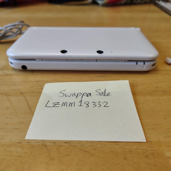 Nintendo 3DS XL - White, 1 GB