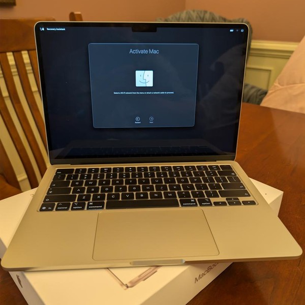 MacBook Air 2026 (M5) - 13 inch - 1 TB, Starlight, 16 GB, Apple M5 10-Core (10-core GPU)