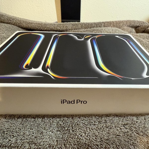 Apple iPad Pro 13 inch (M5) 2025 - Wi-Fi, Apple M5 10-Core, Space Black, 1 TB, A3360, Nano-texture Glass