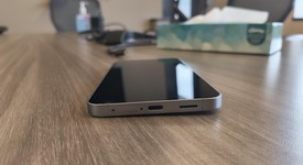 Mint
													Samsung Galaxy S25 FE - Metro by T-Mobile, Black, 128 GB, SM-S731U, photo 4 of 8