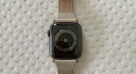 Good
													Apple Watch Series 4 40mm - Unlocked, Gray, A1975 - Cellular, Aluminum, photo 4 of 5