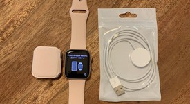 Good
													Apple Watch Series 4 44mm - Unlocked, Gold, A1976 - Cellular, Aluminum, photo 1 of 6