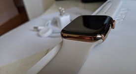 Good
													Apple Watch Series 4 44mm - Unlocked, Gold, A1976 - Cellular, Stainless, photo 4 of 6