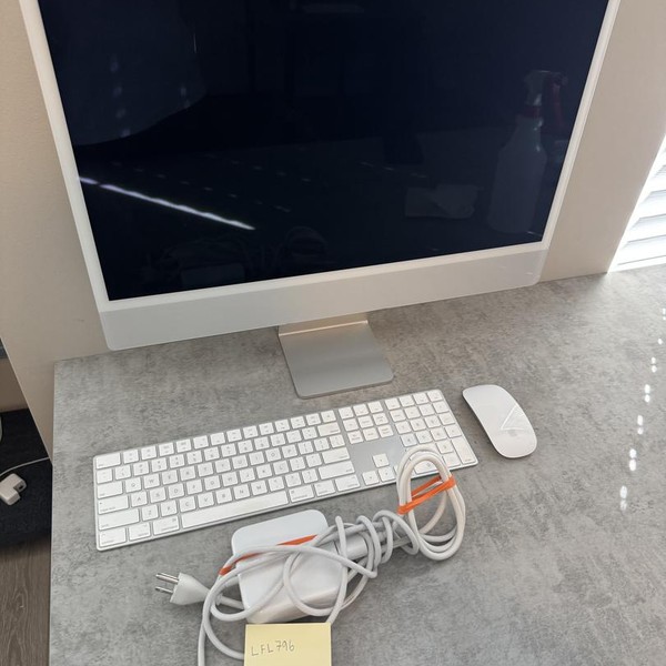 iMac 2021 24 inch - 256 GB, Silver, 8 GB, Apple M1