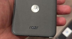 Mint
													Motorola Razr (2024) - Unlocked, Gray, 256 GB, 8 GB, photo 5 of 14