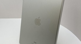 Good
													Apple iPad 5th Gen - Wi-Fi, Silver, 32 GB, A1822, photo 3 of 5