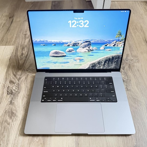 MacBook Pro 2021 - 16 inch - 2 TB, Gray, 64 GB, Apple M1 Max