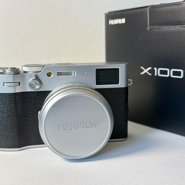 Fuji X100VI - Silver