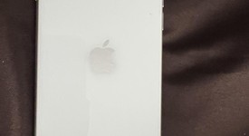 Good
													Apple iPhone SE 2nd Gen 2020 - Unlocked, White, 128 GB, A2275, photo 3 of 8