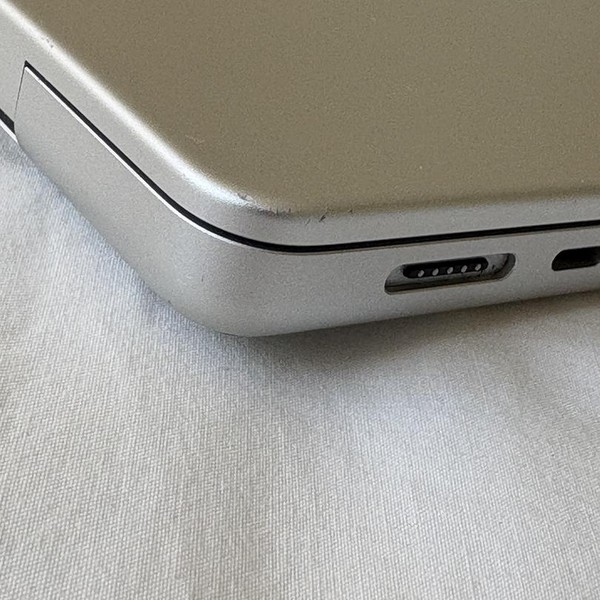 MacBook Pro 2021 - 14 inch - 512 GB, Silver, 16 GB, Apple M1 Pro 8-core