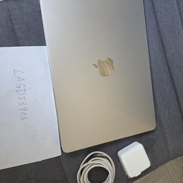 MacBook Air 2024 (M3) - 13 inch - 256 GB, Silver, 8 GB, Apple M3, 8-core GPU
