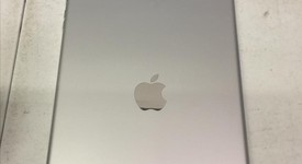 Mint
													Apple iPad Air - Unlocked, Silver, 16 GB, photo 3 of 7