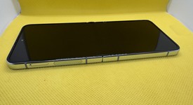 Good
													Samsung Galaxy Z Flip5 - Unlocked, Mint, 512 GB, 8 GB, SM-F731U1, photo 3 of 5