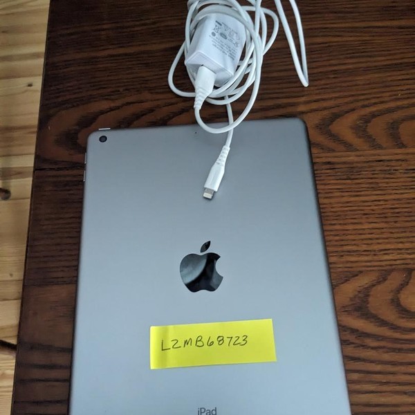 Apple iPad 5th Gen - Wi-Fi, 32 GB, Gray, A1822