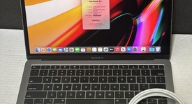 Good
													MacBook Air 2019 - 13" - I5, Gray, 256 GB, 8 GB, photo 1 of 11