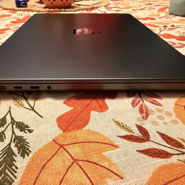 MacBook Pro 2026 - 14 inch (M5) - 512 GB, Space Black, 16 GB, Apple M5, Standard Display