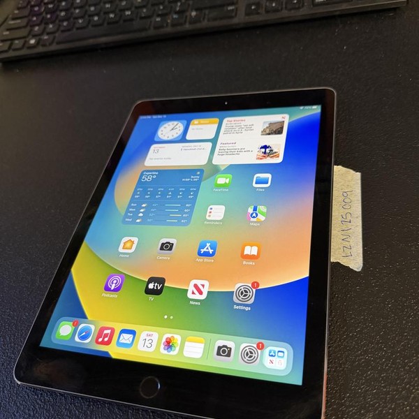 Apple iPad Pro 9.7 inch - Wi-Fi, 32 GB, Gray, A1673