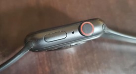 Good
													Apple Watch Series 5 44mm - Unlocked, Gray, A2095 Cellular, Aluminum, photo 3 of 11