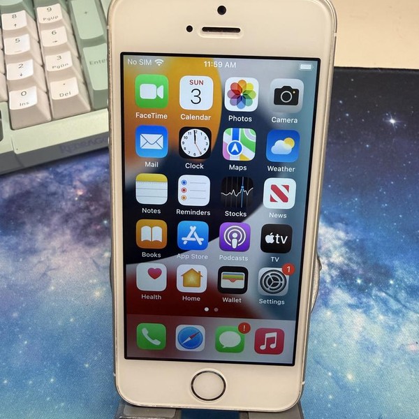 Apple iPhone SE 1st Gen 2016 - Unlocked, 32 GB, Silver, A1723