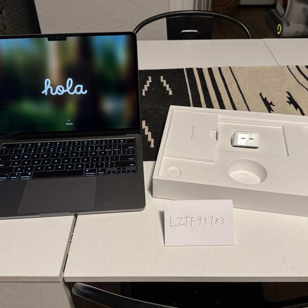 MacBook Air 2022 (M2) - 13 inch - 256 GB, Silver, 8 GB, Apple M2