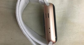Good
													Apple Watch Series 3 42mm - Unlocked, Gold, A1861, Aluminum, photo 2 of 5