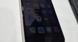 Good
													Apple iPhone SE 3rd Gen 2022 - Unlocked, Starlight, 64 GB, A2595, photo 4 of 12