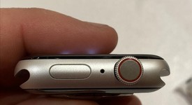 Good
													Apple Watch Series 4 44mm - Unlocked, Silver, A1976 - Cellular, Nike, photo 5 of 8