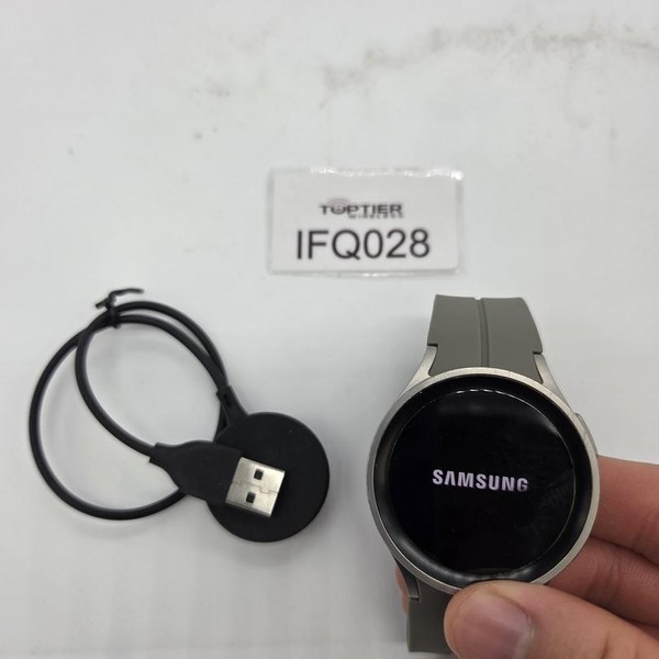 Samsung Galaxy Watch5 Pro - Unlocked, Gray, 45mm