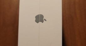 New
													Apple AirPods Pro - MagSafe Case, photo 5 of 6