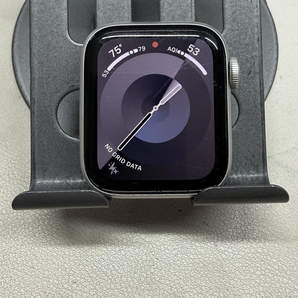 Apple Watch SE 1st Gen 40mm - Unlocked, Silver, A2353 - Cellular, Aluminum