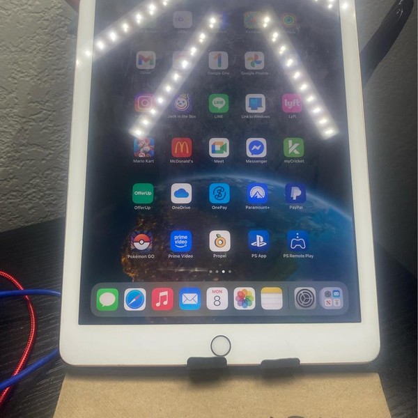 Apple iPad 6th Gen - Wi-Fi, 128 GB, Gold, A1893