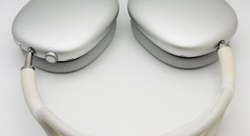 Used
													Apple AirPods Max - Silver, photo 5 of 9