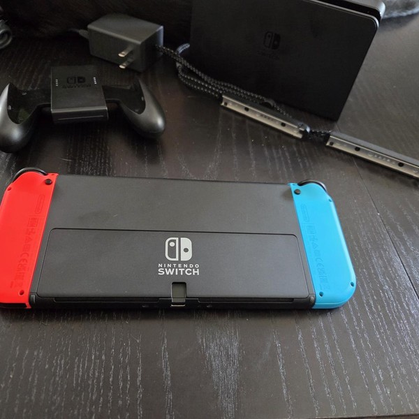 Nintendo Switch - OLED - 64 GB, Red & Blue