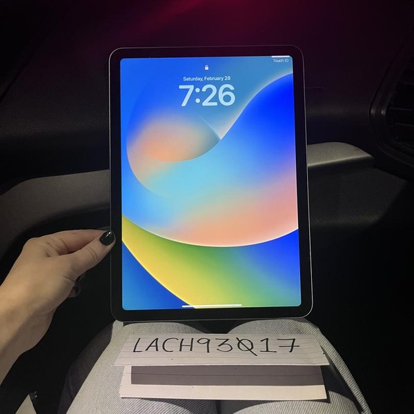 Apple iPad Air 5th Gen - Wi-Fi, 64 GB, Gray, A2588