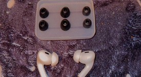 Used
													Apple AirPods Pro 2 - Lightning, photo 3 of 5