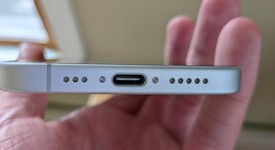 Good
													Apple iPhone 17 - Unlocked, White, 256 GB, A3258, photo 6 of 6